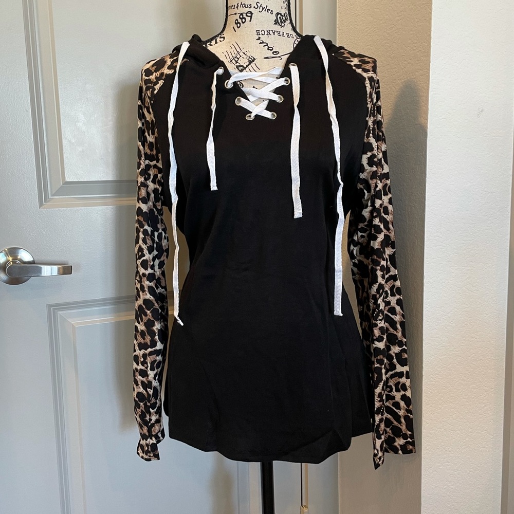 Last One ⭐️ Leopard Sleeve Hooded Top